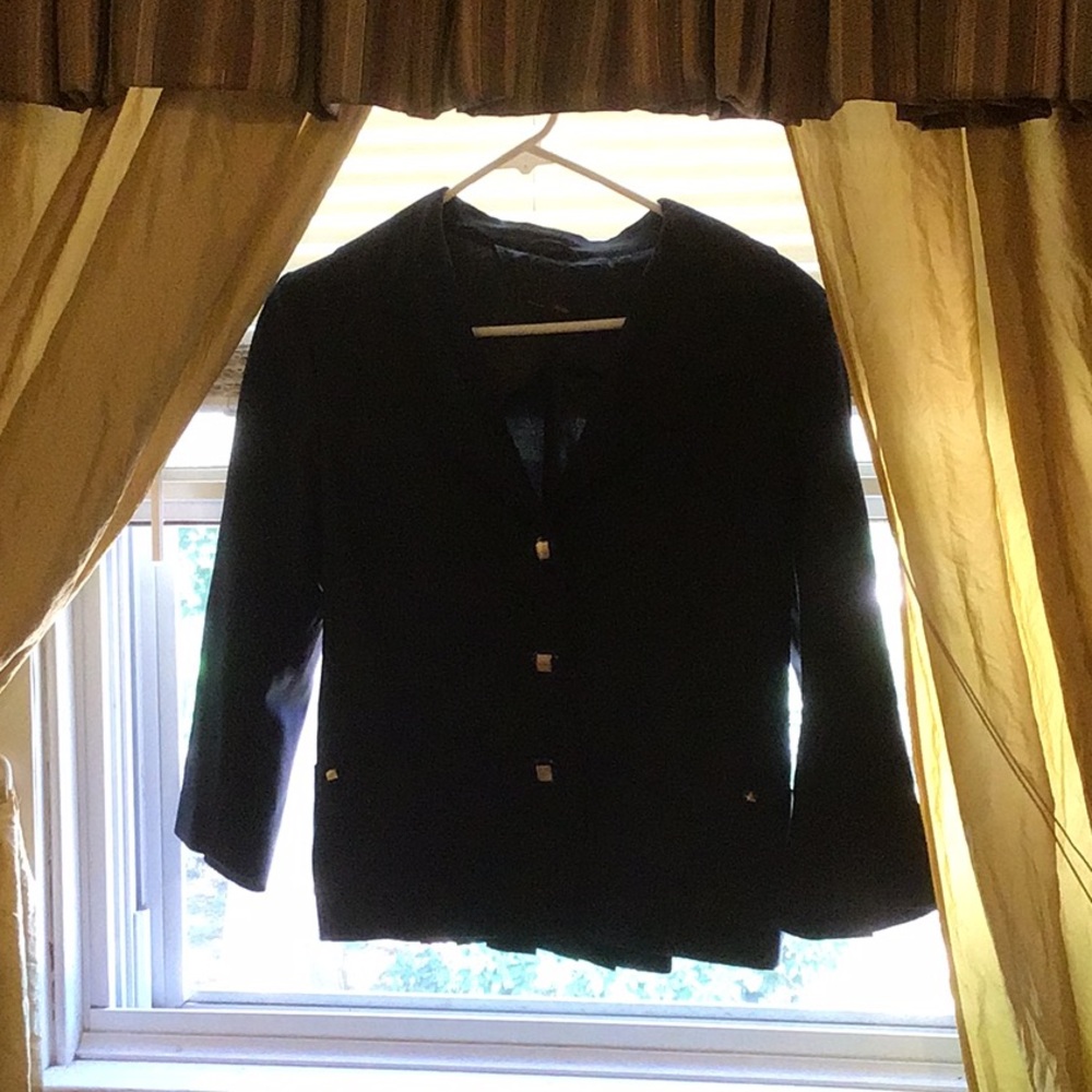 Authentic FENDI jacket❤️👚👚.